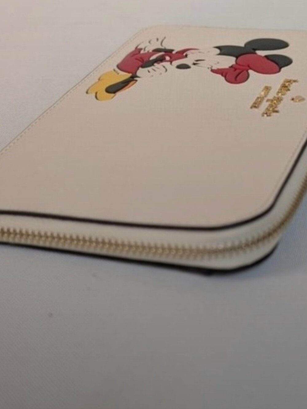 kate spade NWT Minnie Mouse Cream Wristlet with Red, Black & Yellow Accents - Picture 5 of 6
